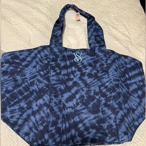 New Victoria’s Secret overnight bag